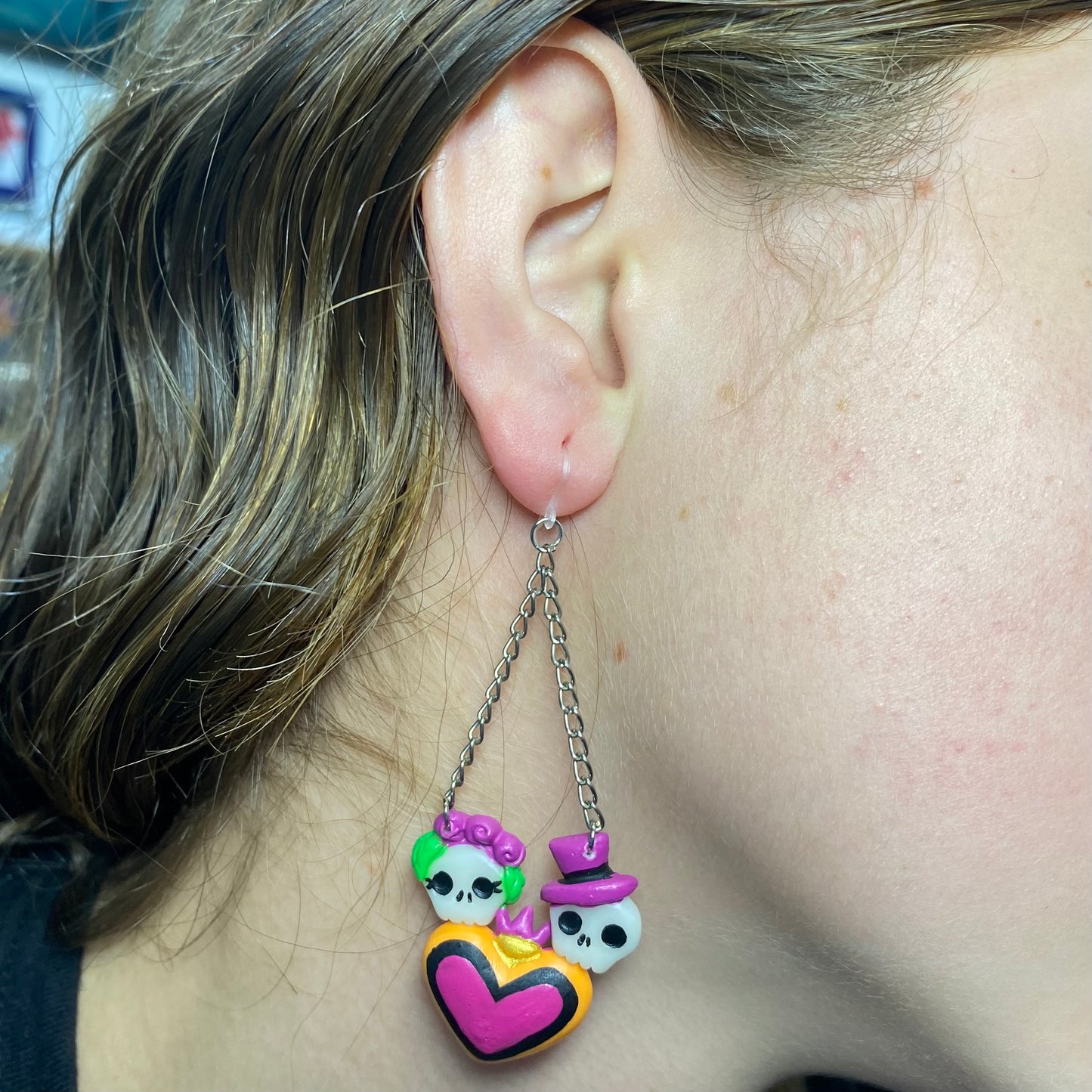 Arete de gancho · Amor Eterno 2025 (PREVENTA)