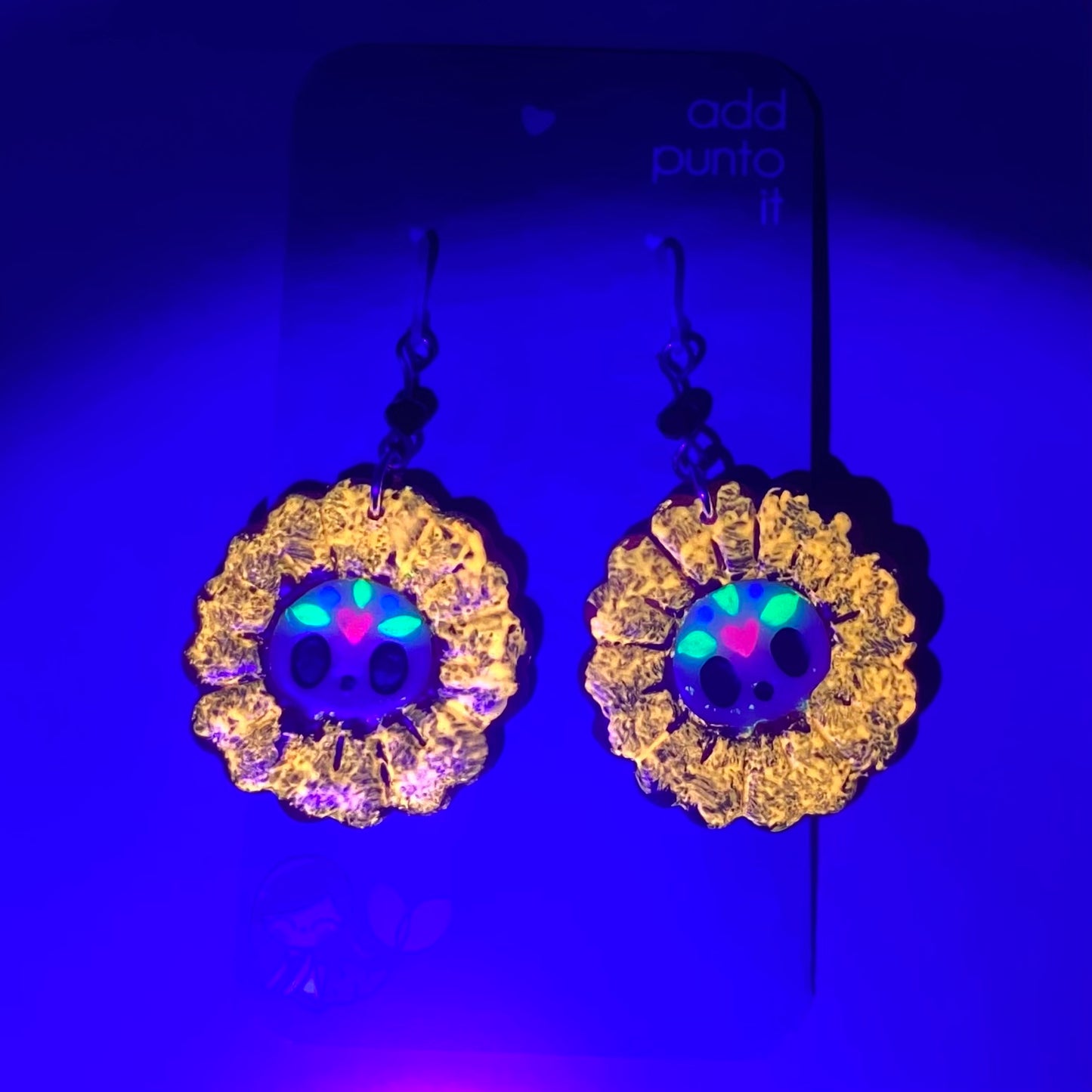 Aretes de Gancho · Cempasúchil centro de Calaverita de azúcar 🌼💀(Neón y Brillan en la obscuridad)(colección LIMITADA 2024)