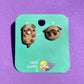 Aretes · Perrito Pug panza arriba