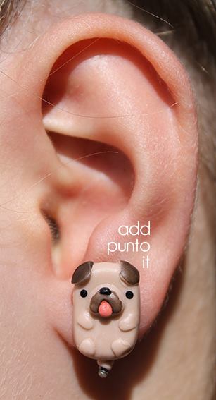 Aretes · Perrito Pug panza arriba